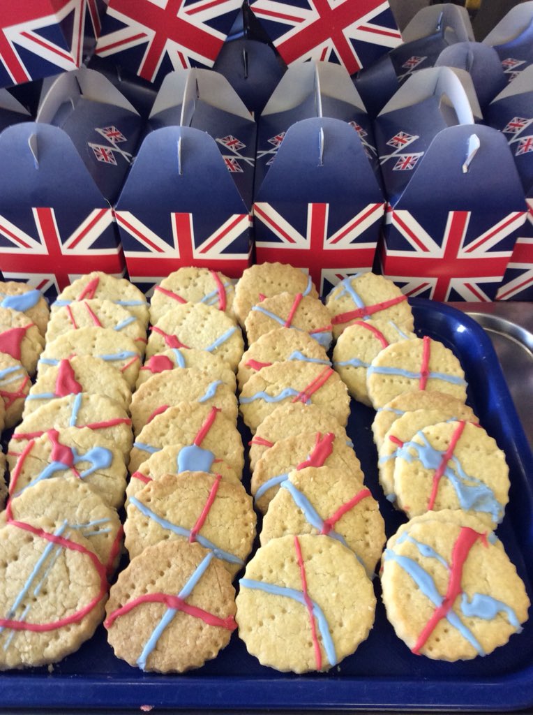 conwayprimary's tweet photo. We are celebrating the Royal Wedding - thanks to the lovely catering staff! https://t.co/mGqsVluX8q