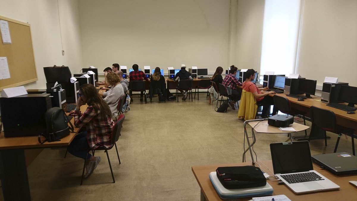 iniciocurso's tweet photo. Hoy vuelve a tocar despedirse de otro gran grupo de #alumnos del #ProyectoHebe mucha suerte a todos en las prácticas https://t.co/dFBE2aXEWy