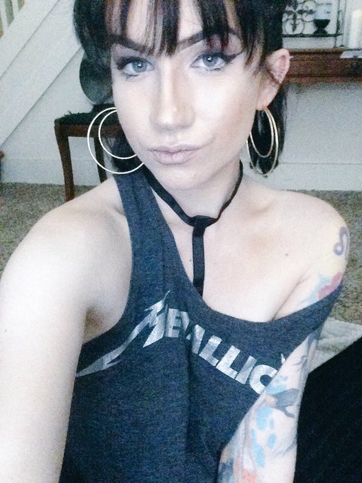 Online!!!!!! LIVE https://t.co/zLmHaDLZO9 RT RT RT click link to help me win!!! https://t.co/DjvoFmy