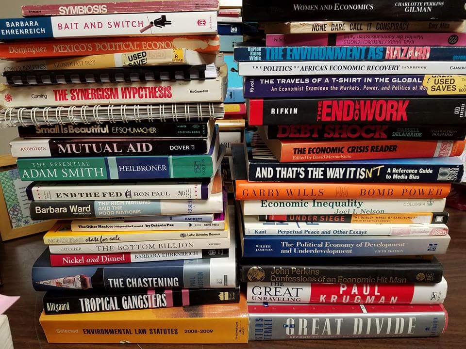 CommonRoot_'s tweet photo. Free #books at #CommonRoot! Today from 10am-1pm (3140 O St, suite 202).
Hundreds of books in the following subjects available: Feminism, Gender & Sexuality, Politics & Activism, Education & DIY
Arts, Crafts & Cookbooks
Literature & Poetry, Sociology
History, Philosophy & more! https://t.co/AJAylPgRFs