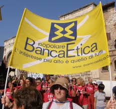 BenecomuneNet's tweet photo. Becchetti: "La vera finanza creativa è quella che risolve i problemi dei cittadini. Banche cooperative e di territorio, fondi etici, banche etiche, microfinanza sono strumenti capaci di aumentare la generatività della finanza al servizio del bene comune" > https://t.co/rnaEX4Y1aK https://t.co/r2JBhQBfN7
