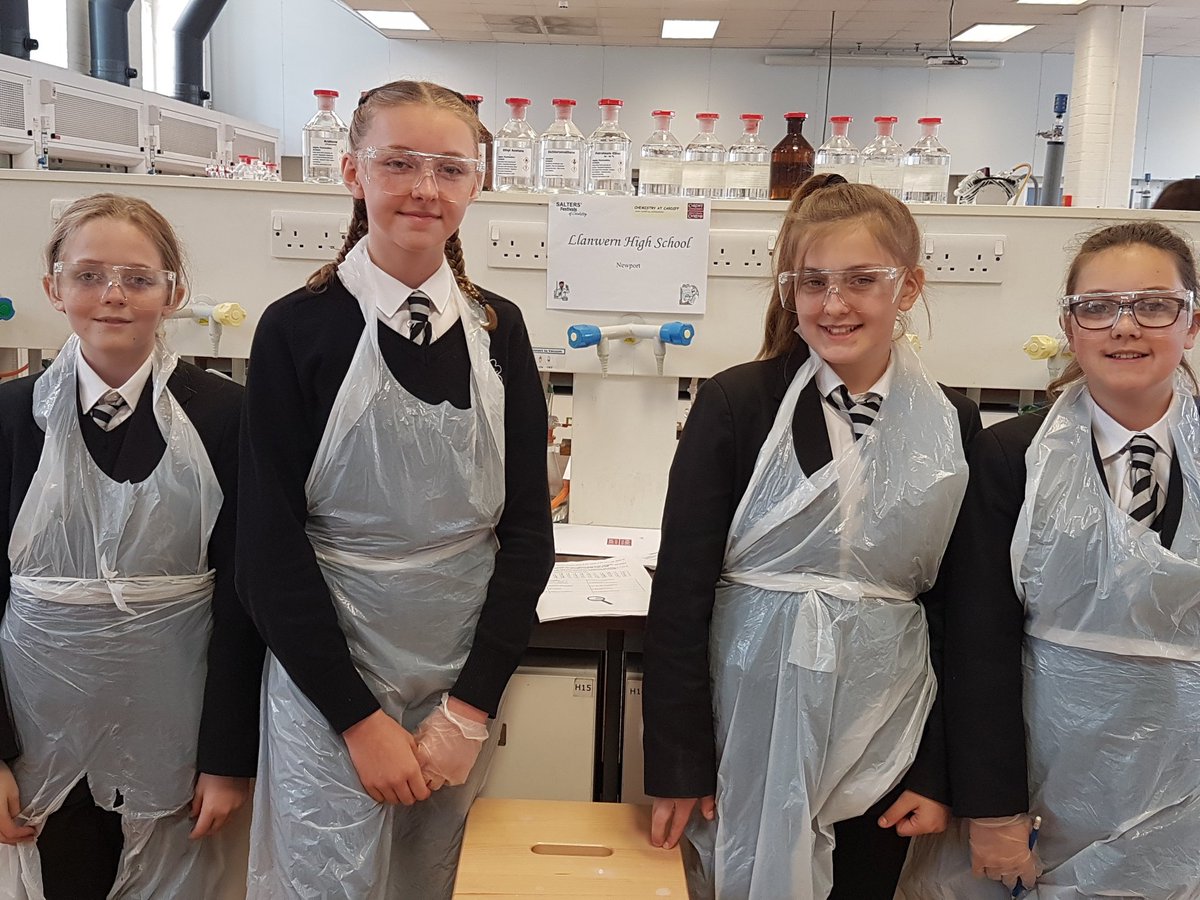 ScienceLlanwern's tweet photo. Future Chemists in the making 👍 #saltersfestivals @Salters_Inst @ChemistryCU @RSC_WalesEd https://t.co/oMdeeKHdXK