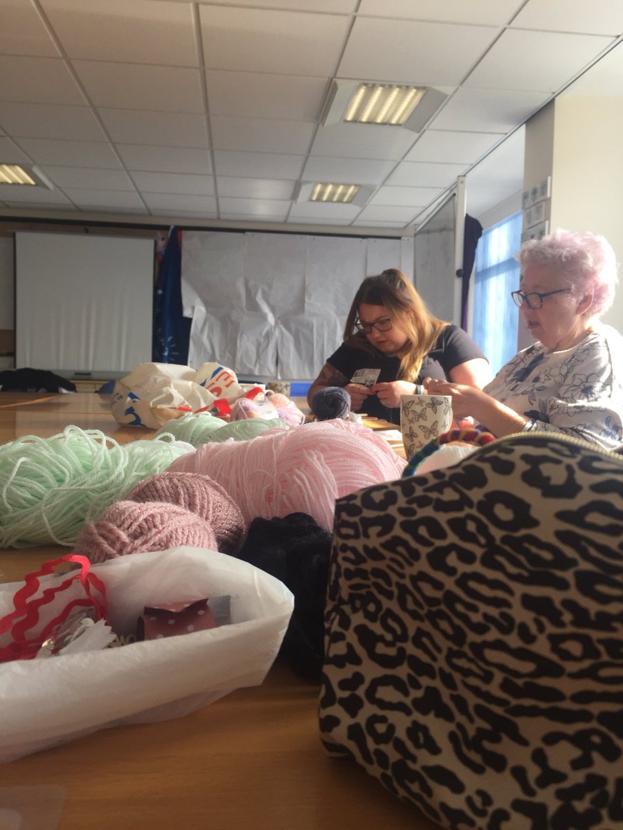 candyuk19's tweet photo. our very first @queensparkptfa2 #CraftyClub with a guest appearance from Mr Ward @PEcoSchools @GeorginaTrainer learning to knit and lots of other stuff going on! #TeaAndBrioche also! https://t.co/yzfaB2nqCe