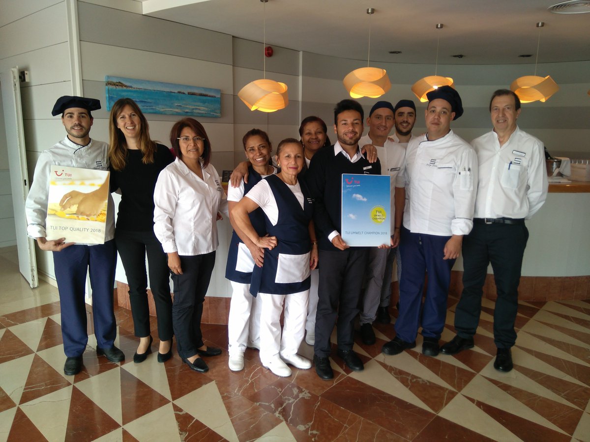 sethotels's tweet photo. Ayer recibimos, de la mano de @TUISpain dos premios, el TUI Unwelt y el TUI Top Quality para nuestro #HotelSantoTomas. Queremos agradecer a nuestro equipo que gracias a él nuestros clientes nos votan.
#sethotels #menorca #TUIUnwelt #TUITopQuality #greenseth #viajaenverde https://t.co/BdN8sZYQJq