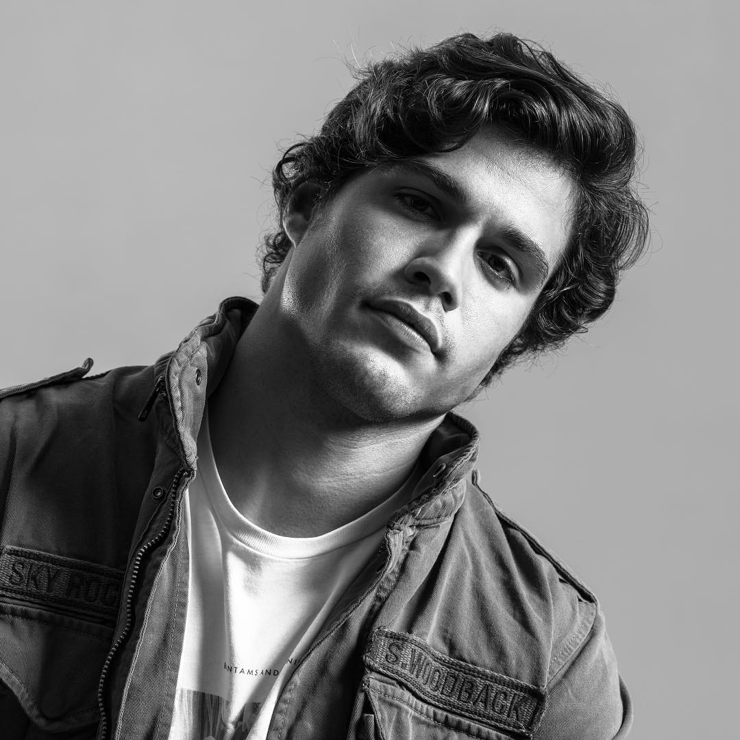 ¿Estás donde quieres estar? 🚭
 #Instagram  ▶ instagram.com/jacobgea
▶ jacobgea.com
#singer #model #photoshoot #music #musician #trend #tendencia #surfer #miami #todaysoutfit #stylish¿Estás donde quieres estar? 🚭