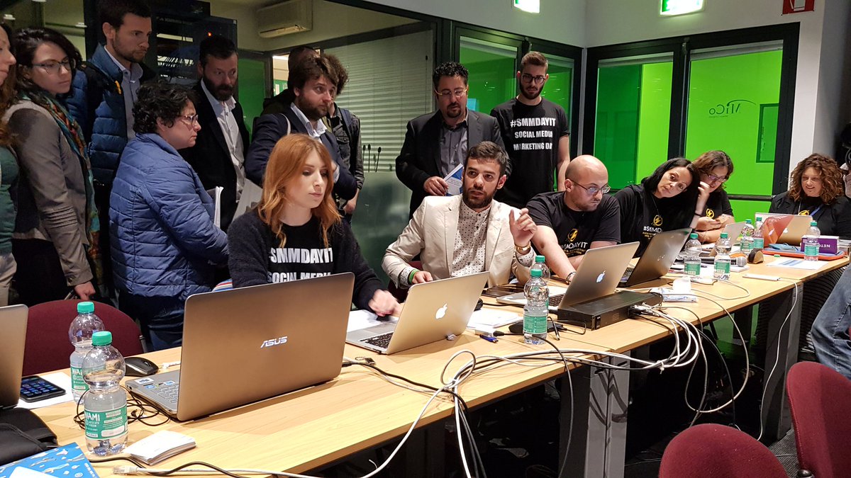 SaelyL's tweet photo. Control room in action @FlashAndrea #SMMdayIT https://t.co/tTMVnCr2zG