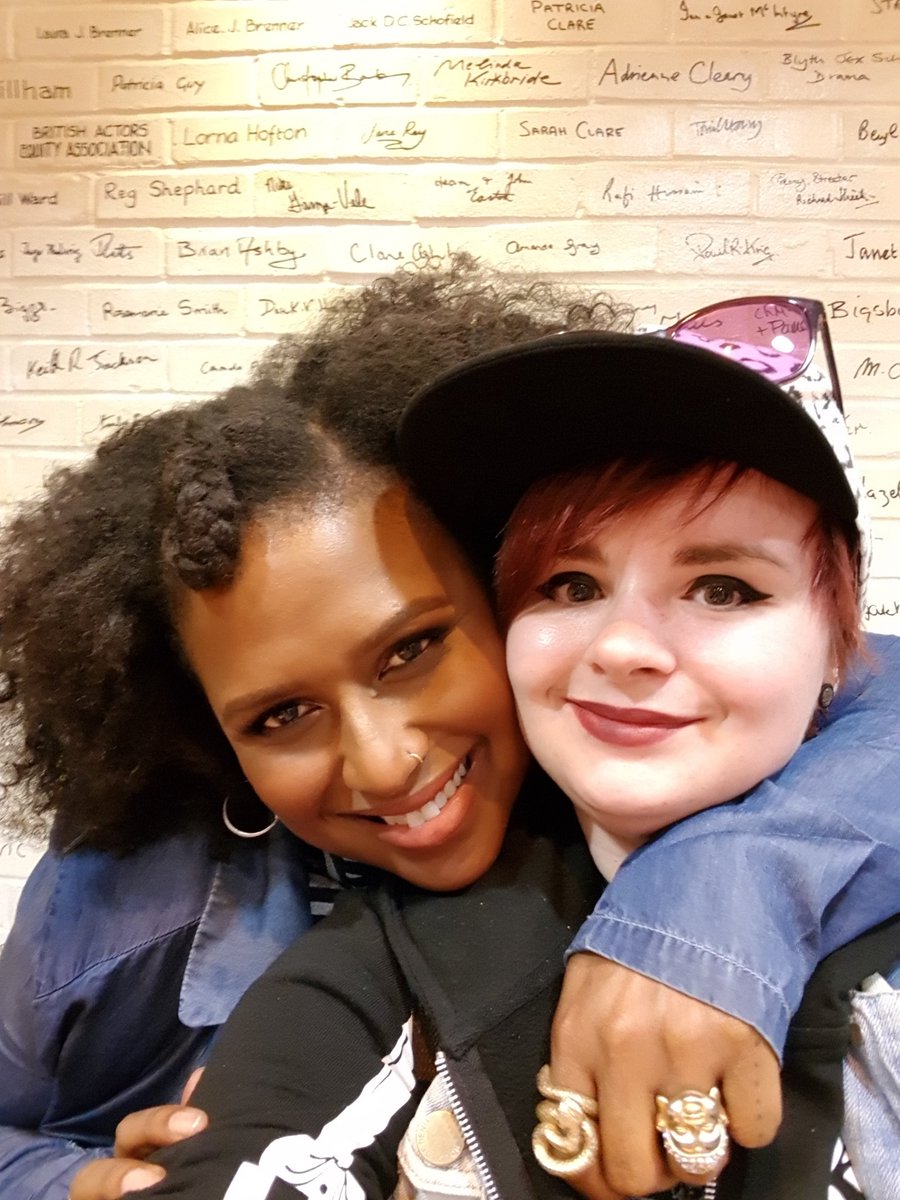 MidgetAssassin2's tweet image. Saw the amazing @DevaMahal last night!! Absolutely loved it!! Thank you for letting me talk to you after and get this pic. Definitely seeing you again!!