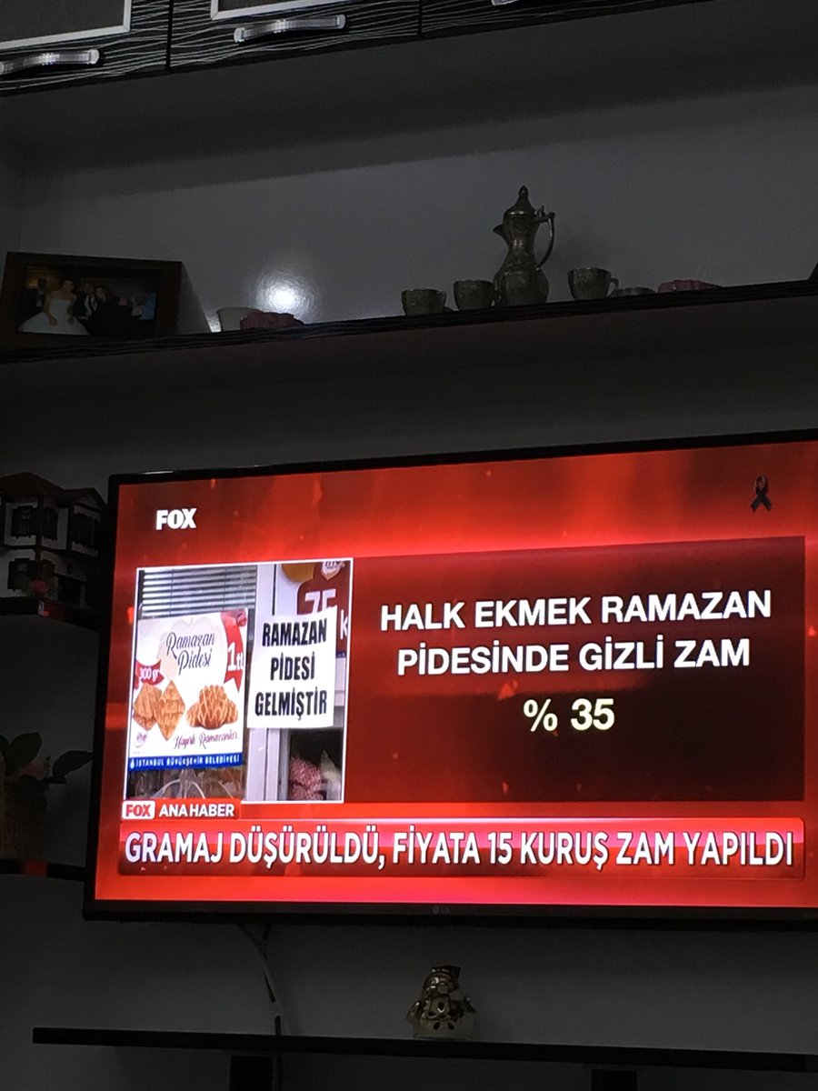 HasanBahadrl4's tweet photo. Müslüman geçinen vijdansızlar Ramazanı fırsat bilerek zam yapmış. Değişen ne oldu buğdaymı zamlandı veya fırındaki odunmu pahalandı. https://t.co/bpwXxQmKQh