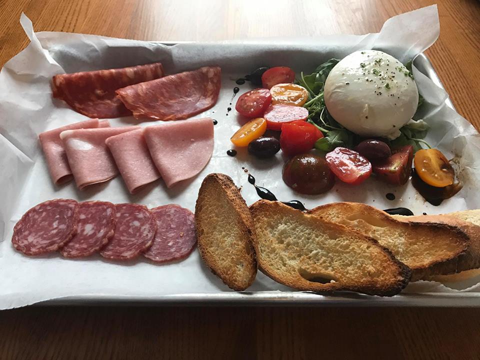 CapeRestoWeek's tweet image. #CCRWRecommended: 

Come for the demi charcuterie. Stay for the strawberry trifle. Throw in the pan-seared trout for good measure. #ScargoCafe #RestaurantWeek