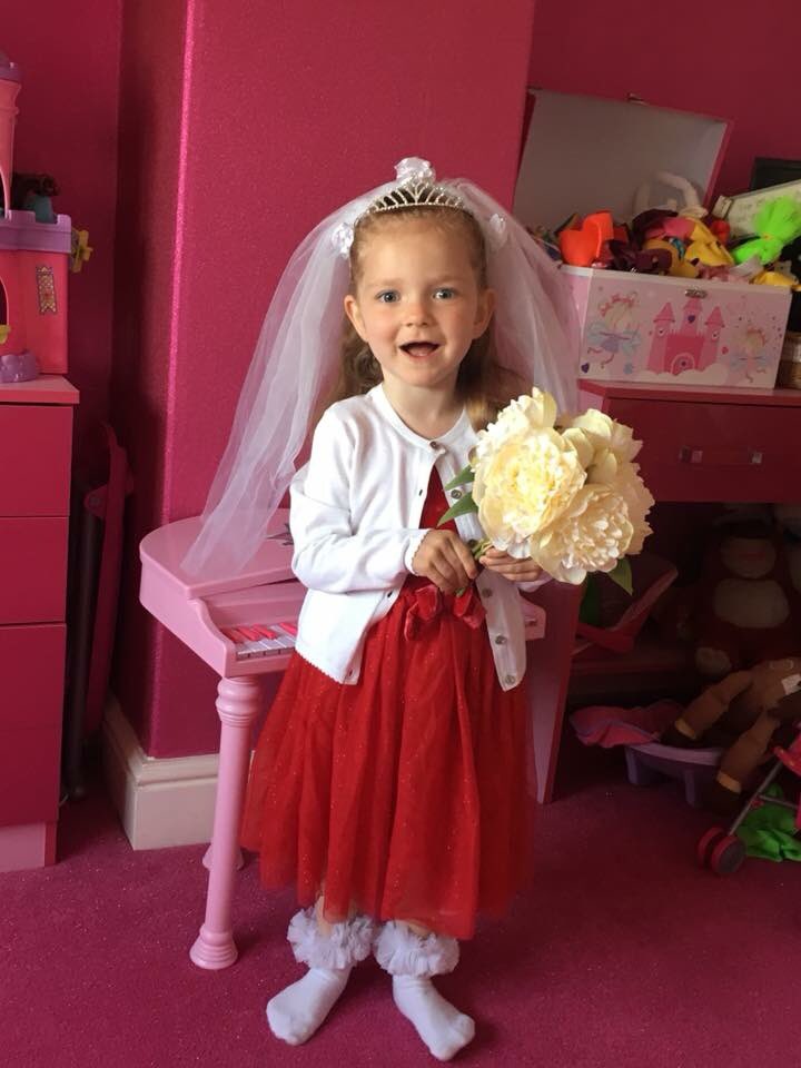 anniebell16's tweet photo. @loosewomen How canny off to school #royalwedding #beatricebell https://t.co/I35xmOlw00