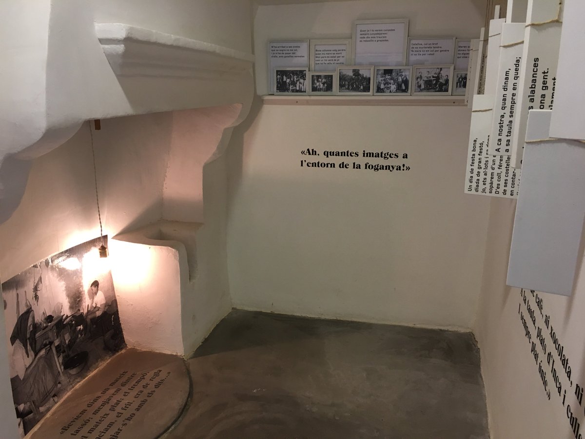 mcaliteraria's tweet photo. Amb aquestes 3 imatges la Casa Pare Ginard. Museu de la paraula participa en el projecte #Iluminandoas de @RedeMuseistica 

#DiaInternacionaldelsMuseus #DIM2018 #Museushiperconnectats #MuseumDay https://t.co/WG2odywiuD