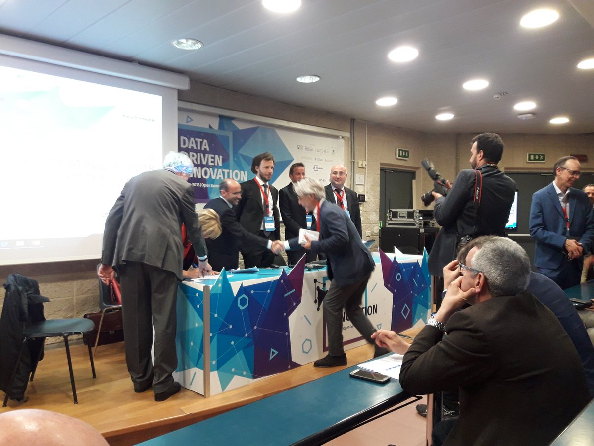 ninjamarketing's tweet image. @DataDrivenInnov @RiccardoLuna #DDI2028 #Datadriven2018 apre con una domanda sul contratto di governo. Sessione plenaria