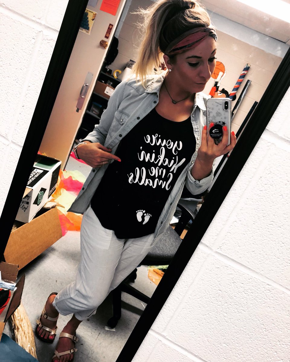 MrsCoachLayton's tweet photo. 12 wk. Selfie ✔️ Tank w/a Sandlot Reference✔️ Field Day Mess ✔️ Baby in Belly ✔️ What an exciting life I’m living!!! 😍💖💙⚾️ #YoureKickingMeSmalls #BetterLaytonThanNever https://t.co/vhDL7sIFLV