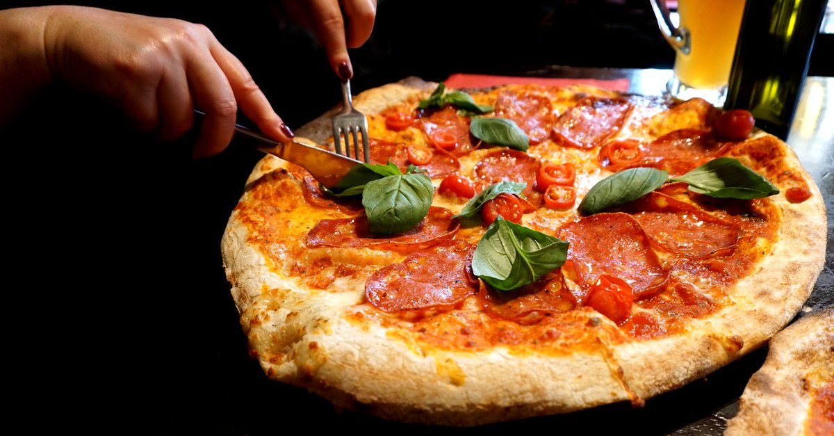 HighPeakBC's tweet photo. RT @recycle_now: Good news for your Friday night takeout! Greasy and stained parts of pizza boxes can now be recycled – just remove all visible traces of food before recycling. #FridayFeeling #recyclingwin #EatWhatYouWantDay https://t.co/KaAFkrwGC9 https://t.co/lTqlCdqVYd