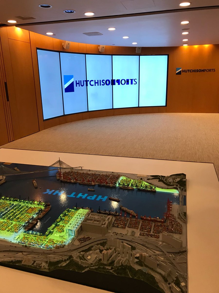 PuertosEstado's tweet photo. Visitando @HutchisonPPC con Guillermo Belcastro y Clemence Cheng, directores de BEST Hutchison y de Hutchison Ports Europe, respectivamente. #TLChina2018 #TransportLogisticChina #TLChina #PortsofSpain #SpanishPorts #LogisticsMadePerfect #PuertosqueMuevenelMundo #RutadelaSeda https://t.co/75DJYiygH8