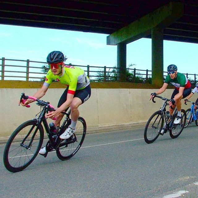 Maisonduvelouk's tweet image. Our man @jmeolssn working his way to top 10 last nights Surrey League in Outwood.
#cyclinglove #cycleracing #cyclingphotos #igerscycling #cyclingshots #cycling #cyclerace #cyclinglife #roadcycling #instacycling #cyclingphoto #cyclingpic #stravacycling #cyclingpics #velo #bic…