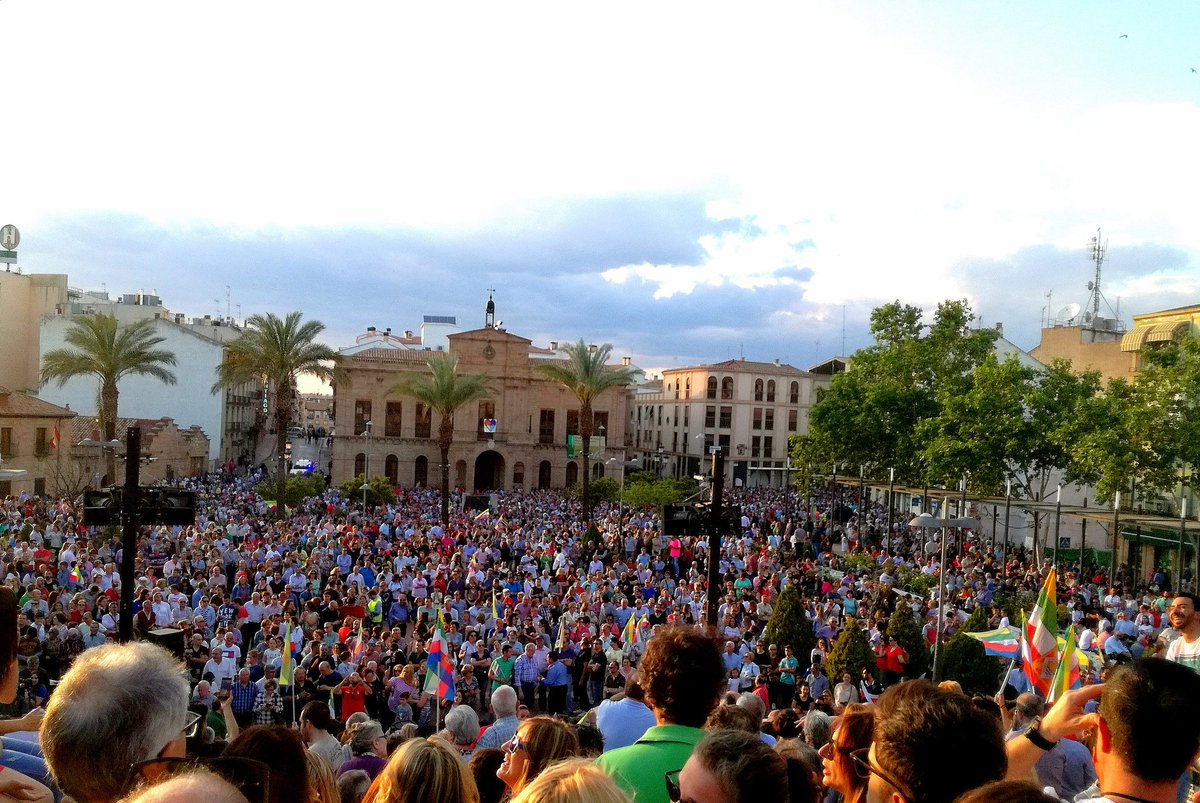 Josito_Linares's tweet photo. 💥Esto es LINARES (17/5/2018)💥

Por 2°VEZ en 8 MESES salen a la calle + de 30.000 personas para pedir EMPLEO. @TODOSPORLINARES

Pero NO LO VERÉIS en TV📺, porque NO se pide la INDEPENDENCIA, la libertad de "presos políticos"...

📣¡UN RT PARA DARLE DIFUSIÓN! https://t.co/Bzrs64z62g