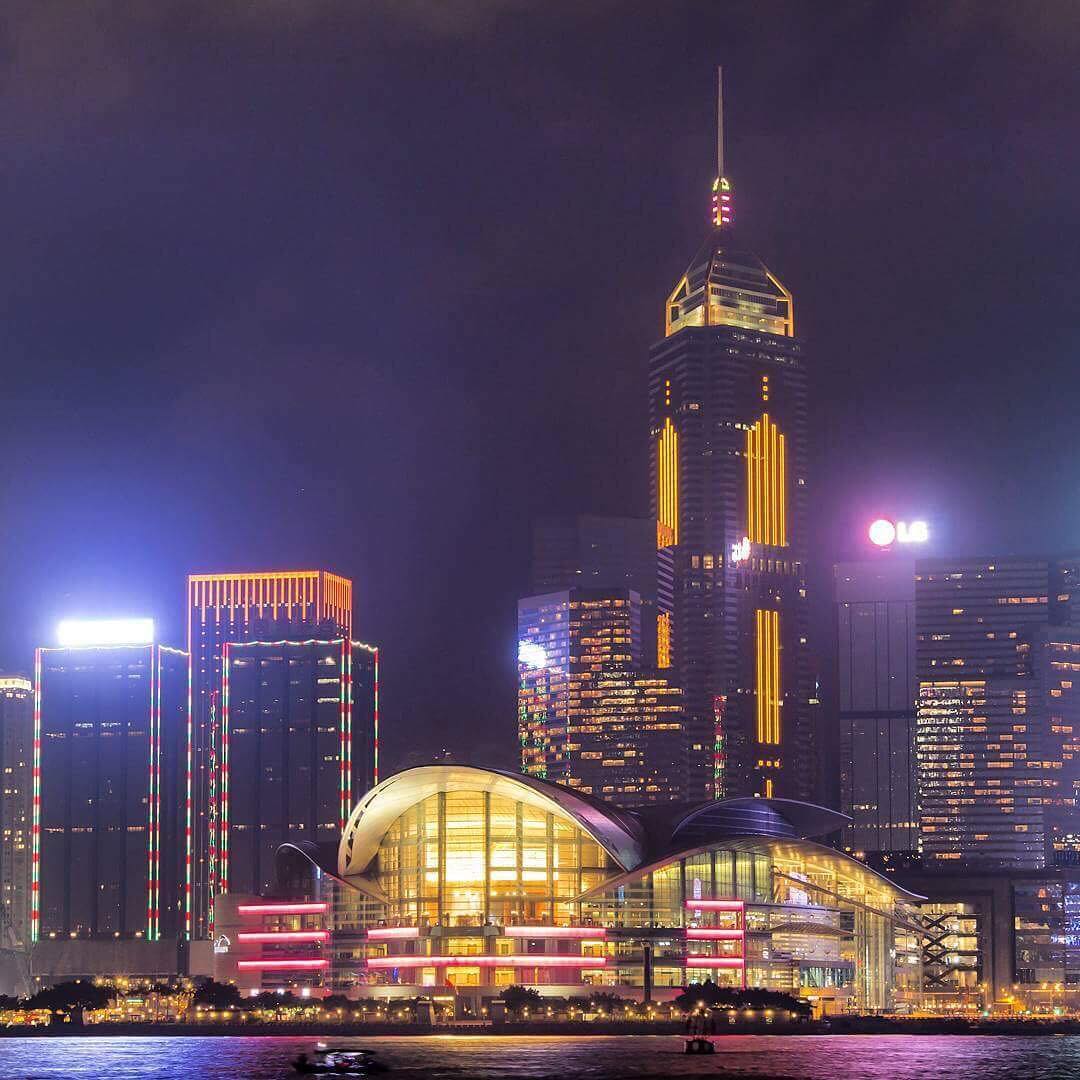 Capture #HongKong’s mesmerising skyline at night. 😎Great photo from: michael._.tam did. Share your photos with #DiscoverHongKong and see if you get featured next time!