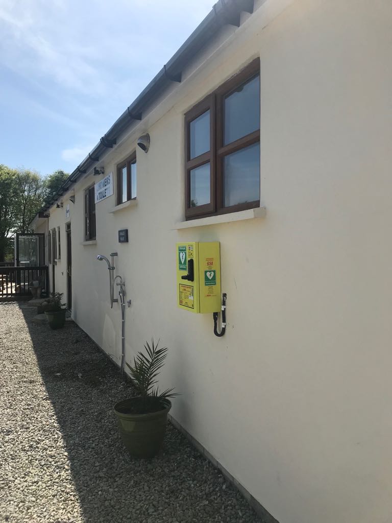 AchubCalon's tweet photo. Diffib rwan ar gael ym Mharc Carafannau @LlwynFfynnon, #YFfor ger #Pwllheli.
#AED #Defib available to all at Llwyn Ffynnon Caravan Site, Y Ffor, Pwllheli. #PublicAccessDefibrillator. https://t.co/H9JX9kU7XH