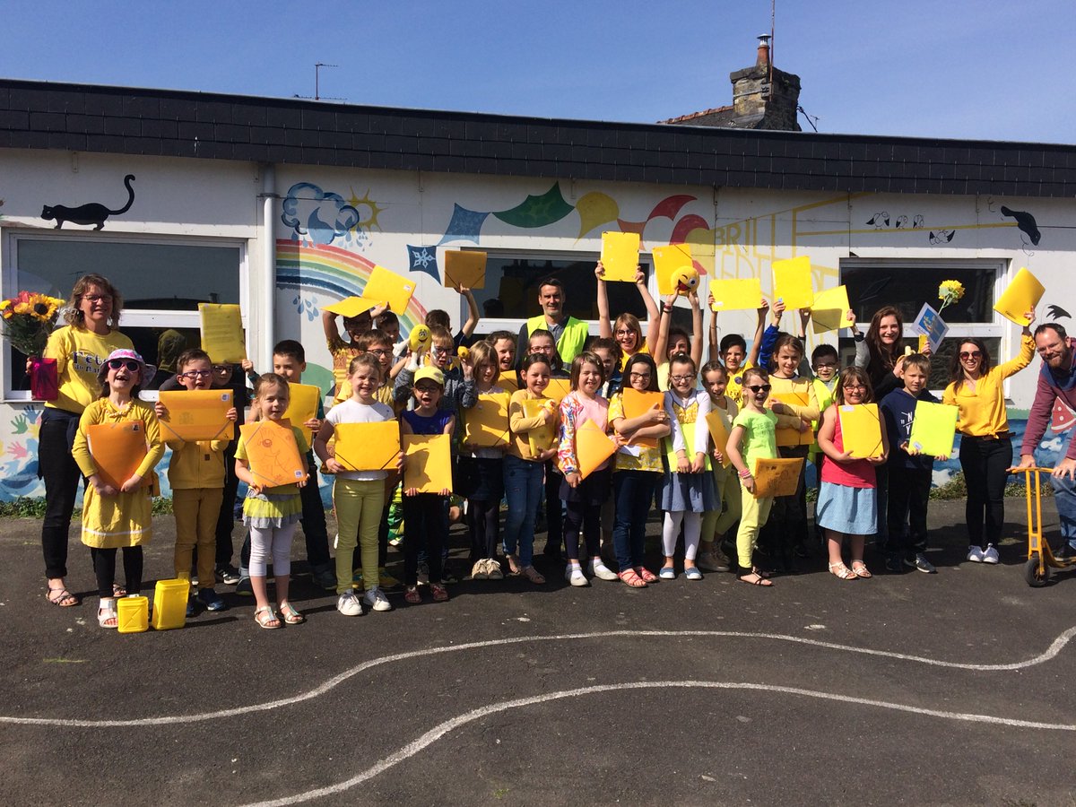 steannelanderne's tweet photo. Le vendredi, les primaire trouveront des moyens différents de bien finir l’année ensemble : jaune
#Landerneau https://t.co/xeENUEfZXV