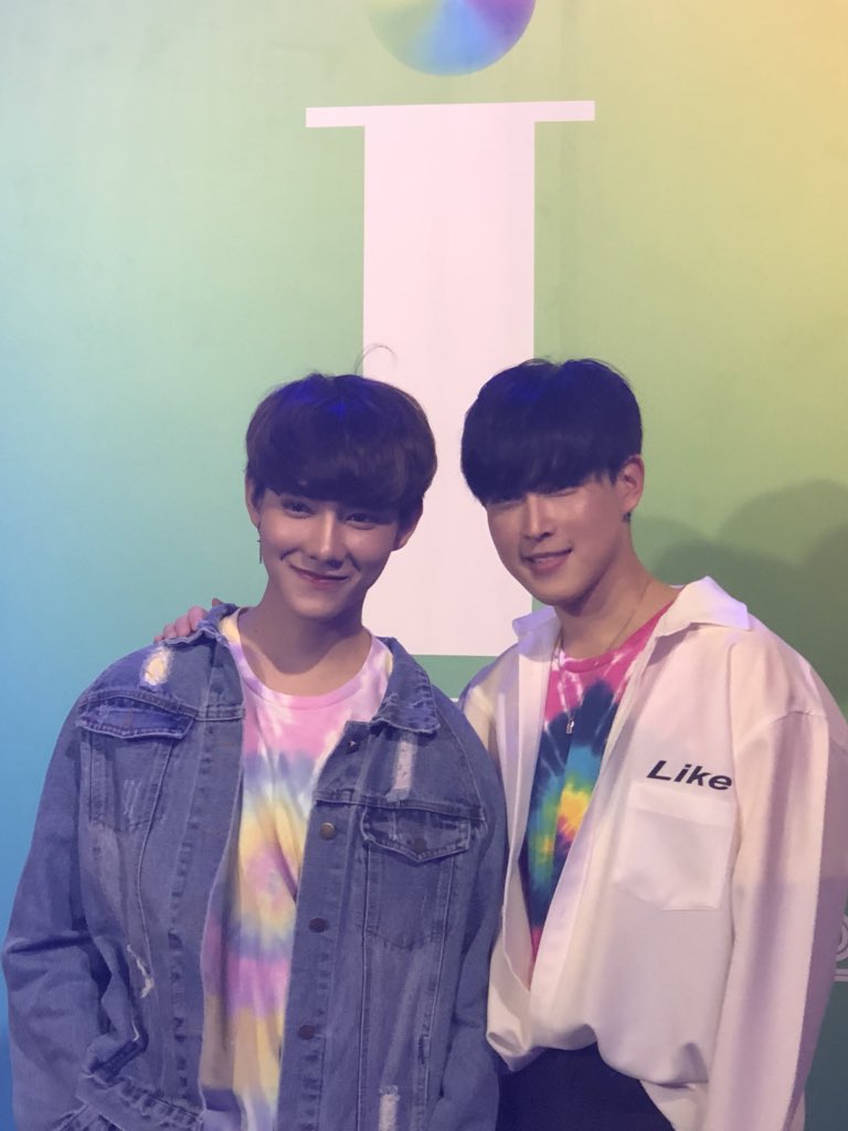 waiibearbie's tweet photo. โบ๊ทนิวเยียร์ ตัวจริงตัวเล็กน่ารักทั้งคู่(?) ._. #iStories https://t.co/qa7eOr9j4c