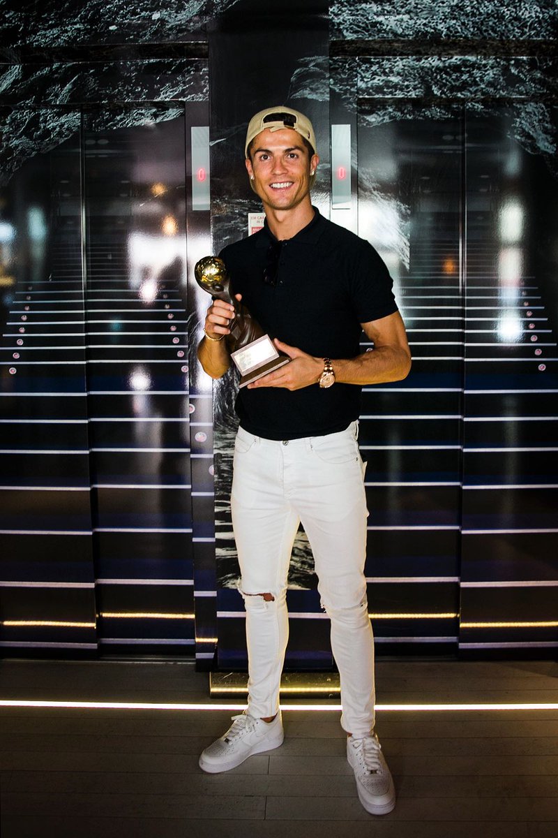 Cristiano's tweet photo. We’ve made it last year in Funchal, let’s do it for Lisbon this year! 
Click here: https://t.co/PfvzZ5oaCJ vote ;) 
#pestana #pestanacr7 #worldtravelawards #pestanacr7lisbon #cr7 #lisbon #portugal https://t.co/pJqIyLWnsq