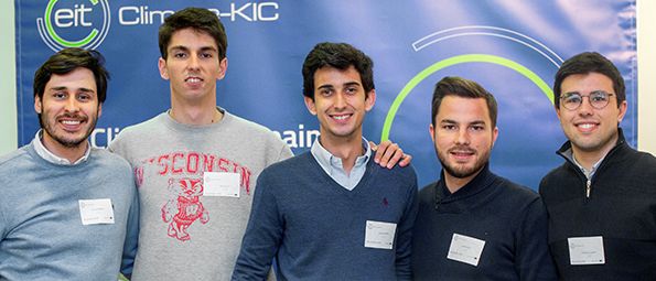 UPV's tweet photo. Recién titulados por la UPV ganan diversos premios con una app para acudir a la universidad compartiendo coche: @JournifyEs https://t.co/UM5dR355gf https://t.co/aXHy9mNyXk