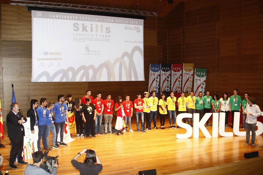 cyleconomica's tweet photo. 📸¿Has visto nuestra foto del día?

👉Reconocimiento a la #FP

https://t.co/WarjXHNDqa

#CylSkills2018 @cylskills2018 @educacyl @SMAF12360 @MMartinLuna @CCMDCyL https://t.co/1FADjpoYu3