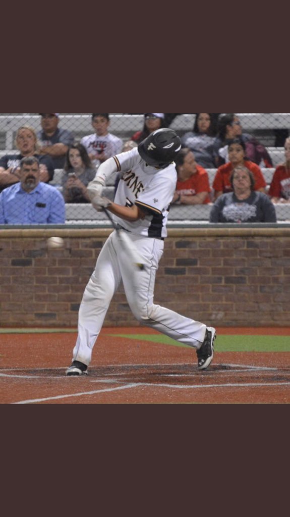 forneybsb17's tweet photo. 🚨🚨Reg. Qtrfinal Game 2🚨🚨 Make the trip up to Texarkana tonight to see gm 2 of our series with Texas High. Game starts at 7!! Awesome crowd last night, come out and help us finish tonight!!! #CarpeDiem #PlayForEm #antibtdi https://t.co/d4WMgfn1eo