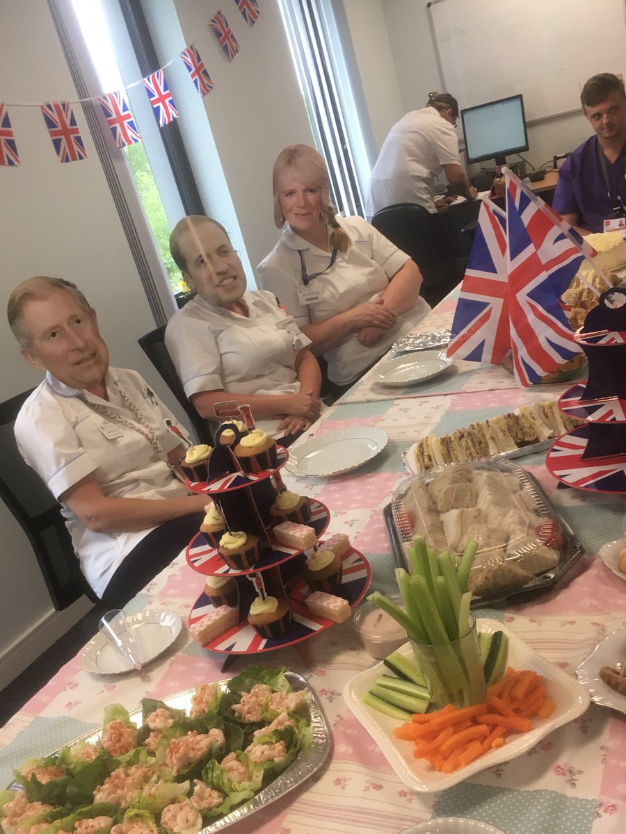 cherylwilson2's tweet photo. A few special visitors joined the #team #royalwedding lunch @AneurinBevanUHB #DNteam BGwent fab #nurses @BronaghScott @martineprice1 🏴🚲💼💉❤️ https://t.co/fpj4BZyPnK