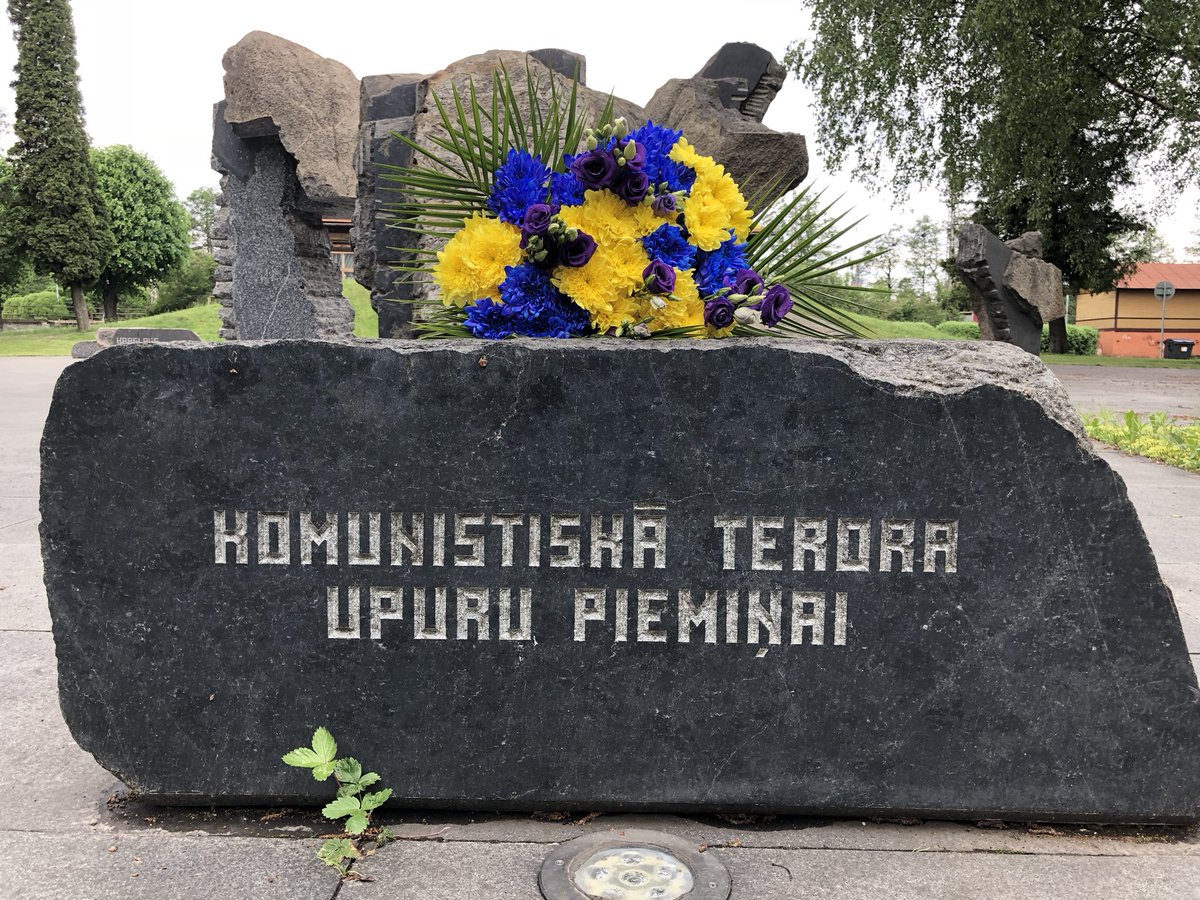 UKRinLatvia's tweet photo. Ukrainian diplomats in Riga commemorate victims of #CrimeanTatar genocide at Tornakalns Memorial to victims of communist terror in Latvia #SaveCrimeanTatars #StopCrimeanTatarGenocide #CrimeaIsBleeding #CrimeaIsUkraine https://t.co/c52H2kzpxk