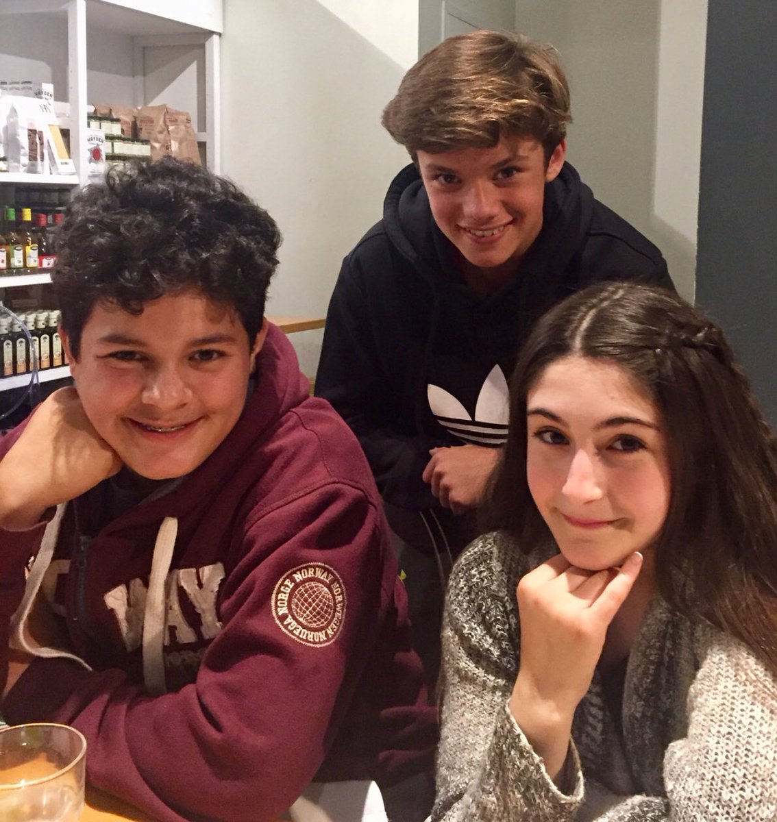 CatchCade's tweet image. Catching up with some old friends before tonights #MasterChefJunior finale. Good luck to @JuniorChefQuani Avery and Beni!
