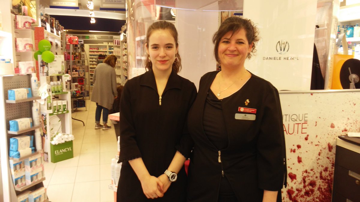 MaudeLafleur94's tweet photo. -Maman je veux travailler avec Madame Henkel!
-Ok! ;) #Uniprix
Fière de ma Charlotte!
@daniele_henkel @DanieleH_beaute https://t.co/2fJOaGpjgd