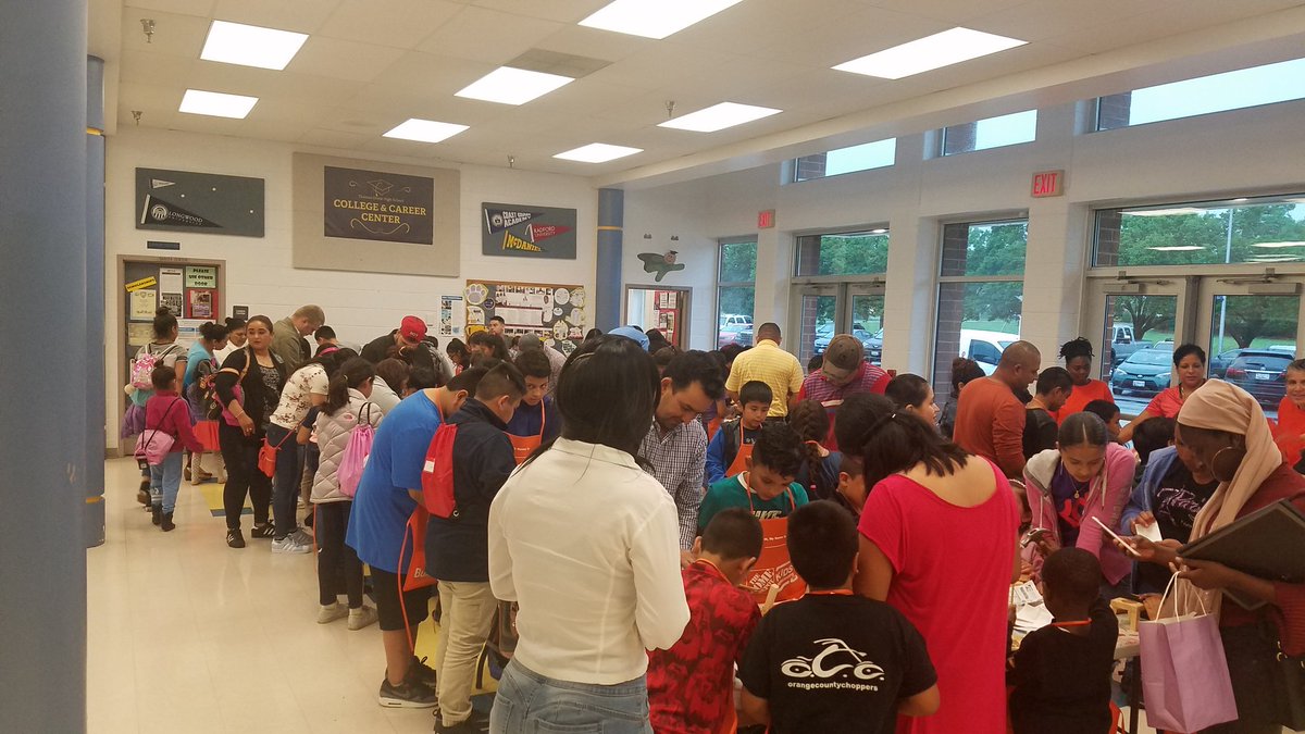 As I was once in ESOL class. It was a great pleasure to have been part of the CCPS ESOL Community Night. The Dorf's 3rd year representing the Home Depot with a KW for kids of all ages at Thomas Stone HS. @laguirre2 <a href="/paulclymer/">Paul Wagner</a> <a href="/JoeZuniga1/">Joe Zuniga</a>