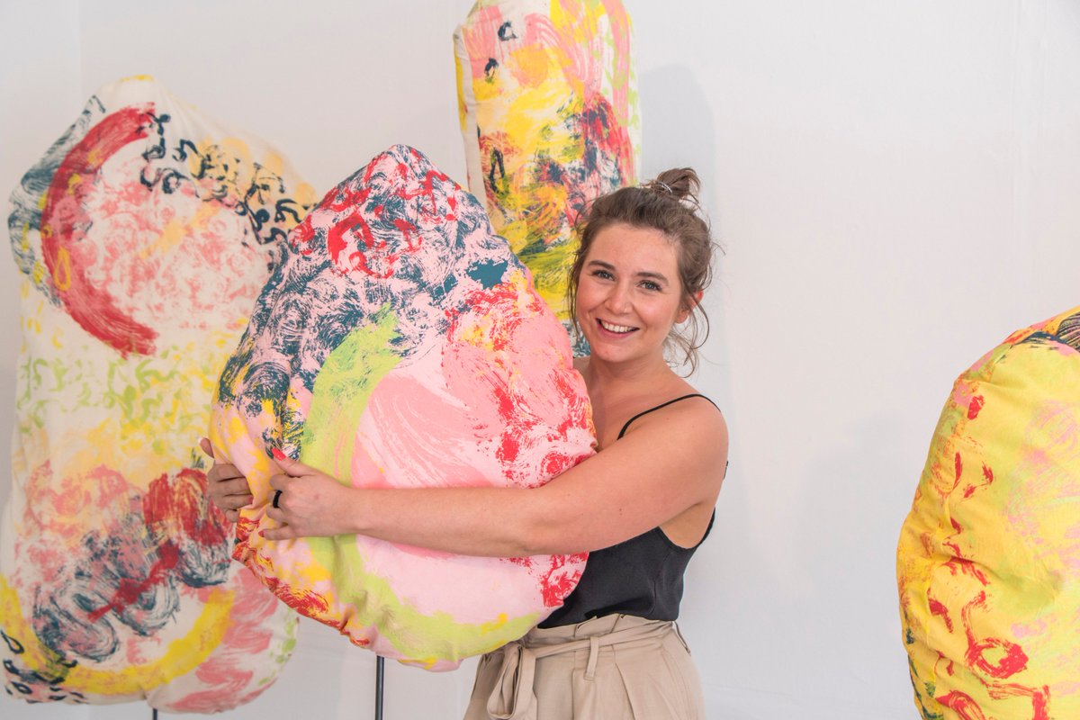 dundeeuni's tweet image. Don&apos;t miss these and 300+ fantastic pieces of stunning art, design and architecture on display tonight! #DJCADDegreeShow
uod.ac.uk/2HzomLu