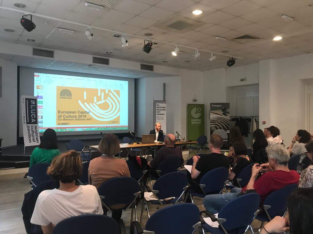 Plovdiv2019's tweet photo. Meanwhile Victor Yankov is presenting #plovdiv2019 and the Balkan content in our program during the EU Western Balkans Art Summit organized by FLUCA.
#openarts #austrianembassy #plovdiv2019 #fluca #together #europeancapitalofculture https://t.co/lJvnsvUCiW https://t.co/MnOK8WVTTp