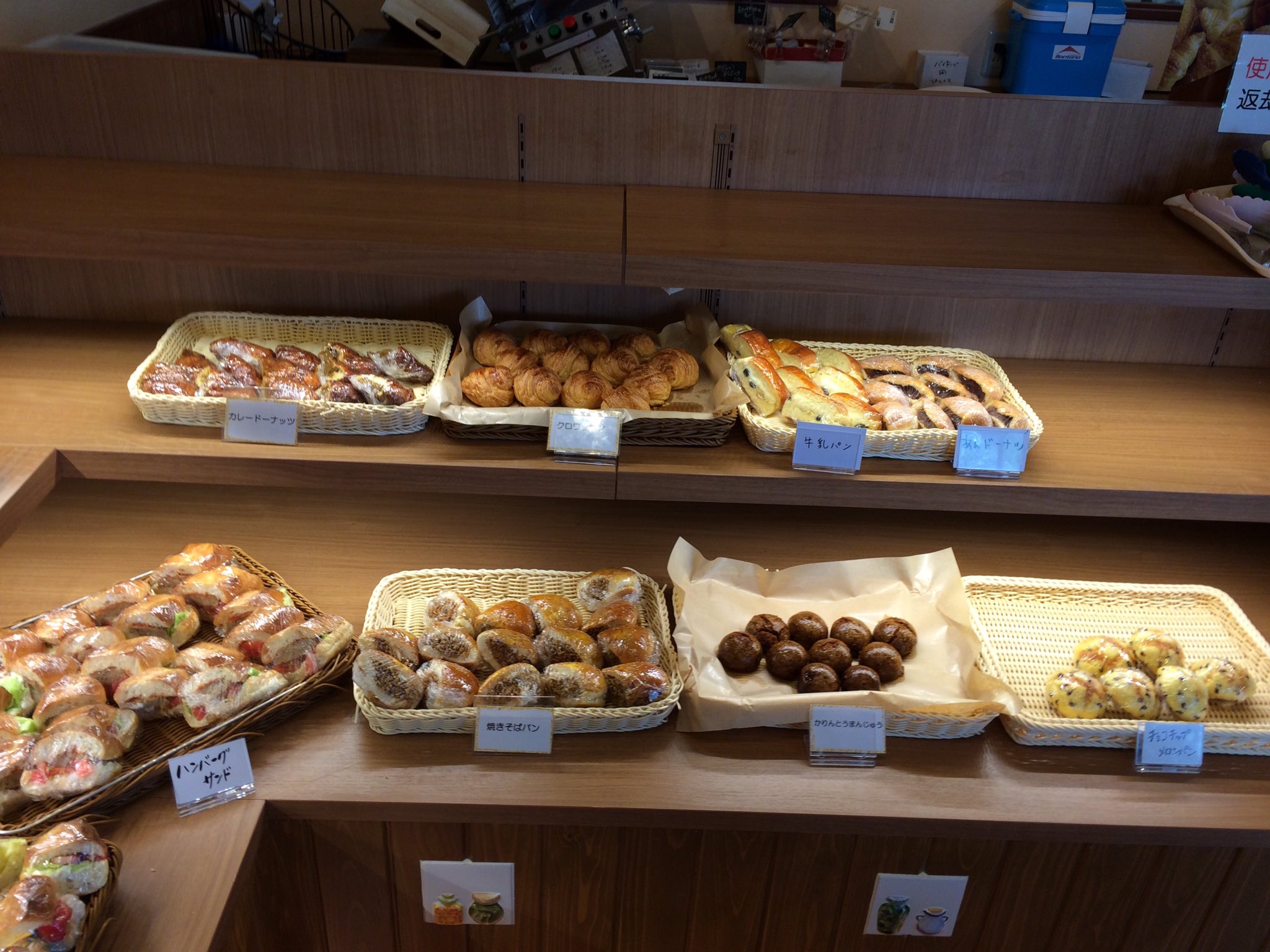 ট ইট র 蓮 食べ物 一宮市のラ カンパーニュでのケーキバイキングへ 月一回の開催で90分1800円 ケーキは店売りの縮小版だけど これだけの種類とさらにパンやキッシュなどもあってかなりの種類数 ケーキは若干重めだけど美味しかった