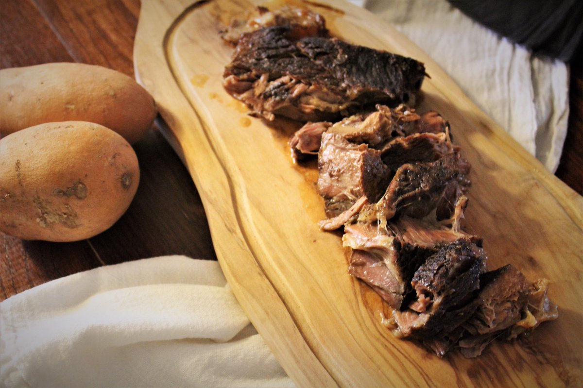 cut_beef's tweet photo. With all the roasting going on in social media... we thought we might try it our selves. #enjoy #FridayMotivation #twittermarketing #cutbeef #allnatural https://t.co/Q0xidgSoSD