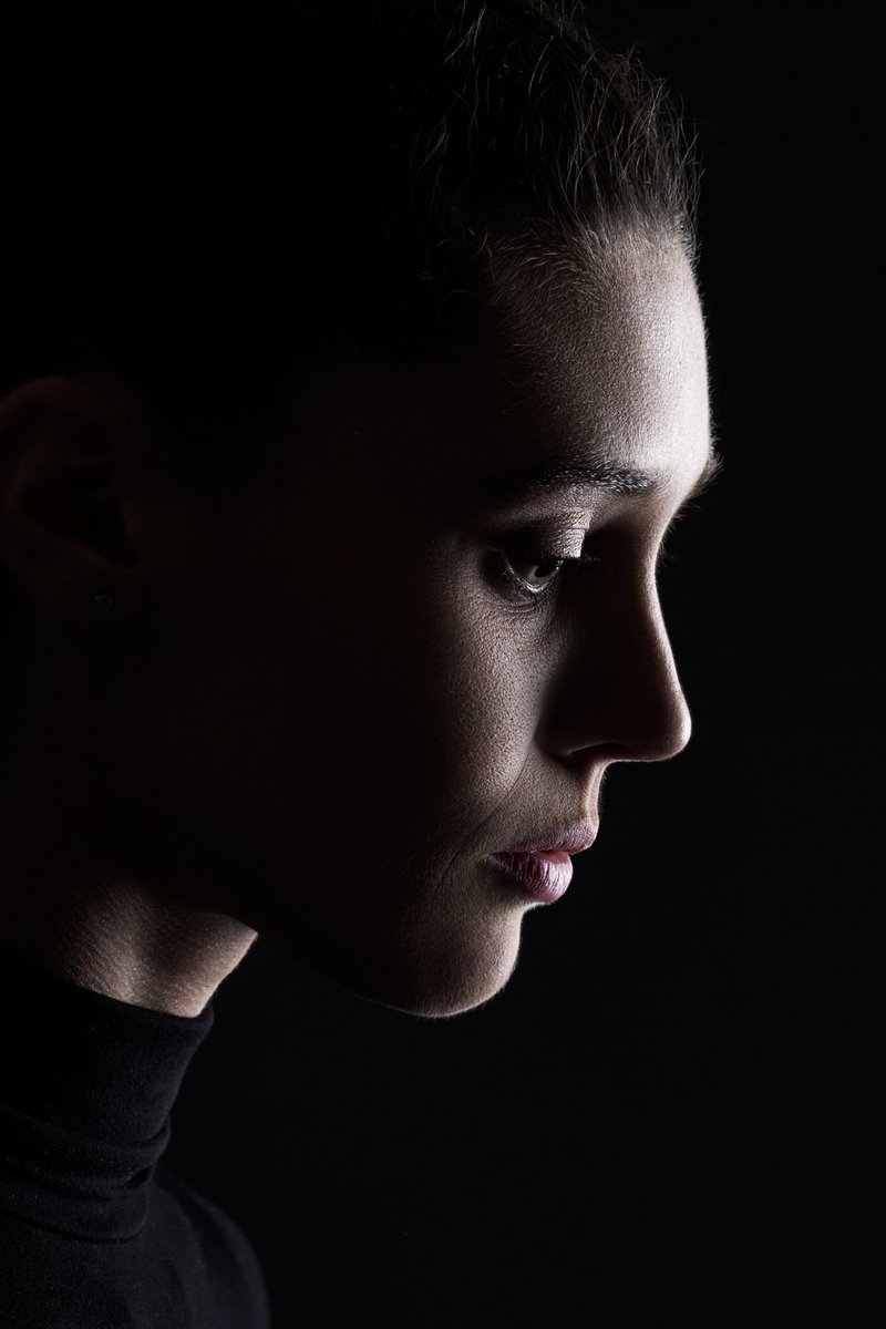 MiamiPhotoColl's tweet image. Portrait of Maggie from @nicoleshelleym photographed during my portrait lighting workshop at @ArtHood56. #moody #art #portrait #lighting