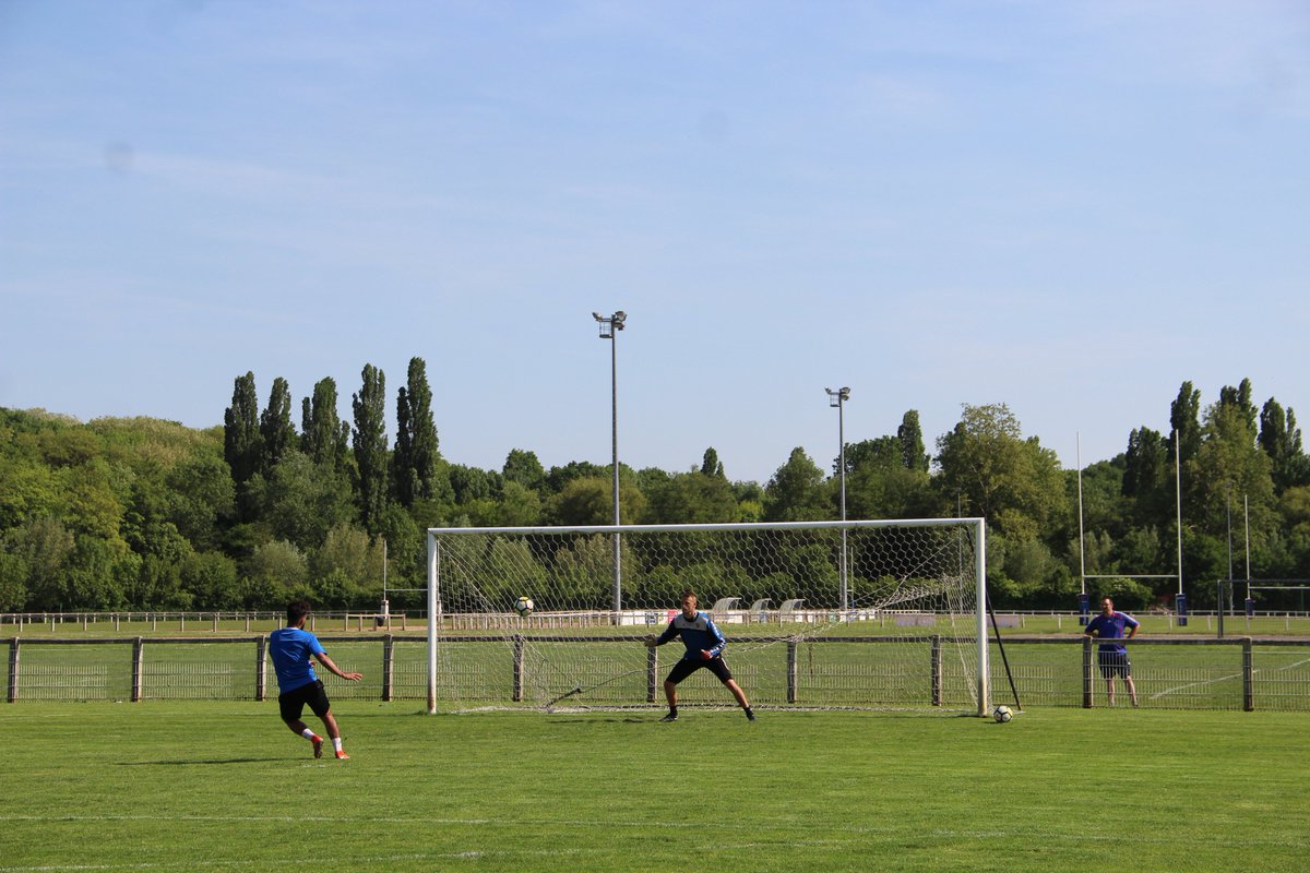 fcchartres's tweet photo. Retour en images de l'entraînement d'hier après-midi en présence du KOP @RedCenter2017.

#AllezChartres #TeamChartres https://t.co/tJ7ABKU8oo