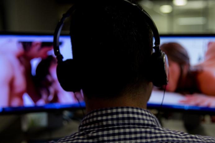 tony_show's tweet photo. 22 milhões assumem consumir pornografia no país, diz pesquisa

Acesse o Portal: https://t.co/iDuFUdq294 https://t.co/Fq22bA5YnK