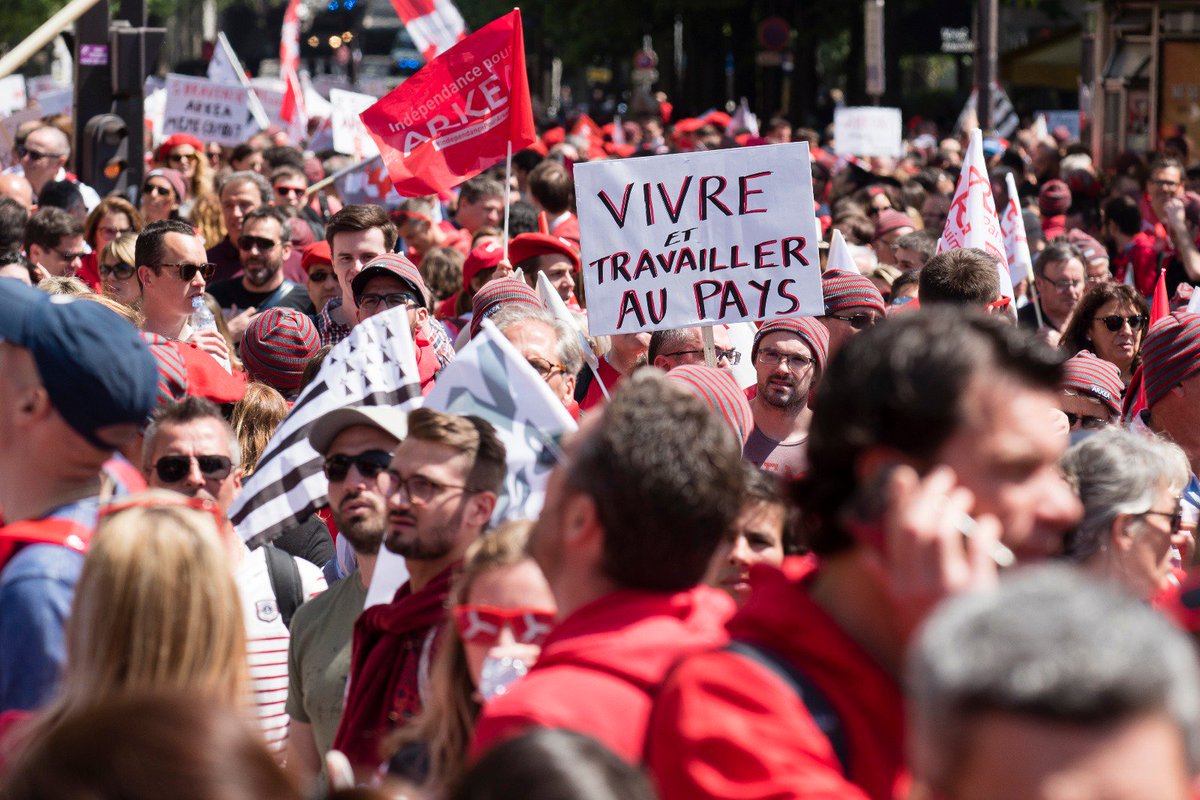 Plus de 6000 personnes dans la rue à Paris pour #ArkeaIndependant :  lejournaldesentreprises.com/finistere/brev… … <a href="/vent2bout/">JeSoutiensArkea ❤️💪</a>