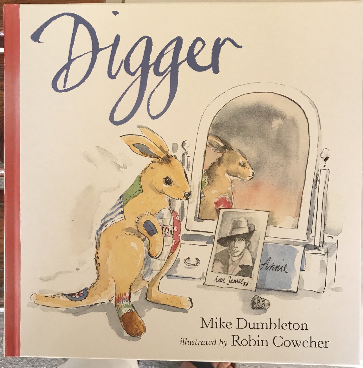 HaironMaryline's tweet photo. À l’école Gibert-Zola @CherbourgEnCot , à l’occasionn du centenaire de la première #guerre , l’auteur australien Mike Dumbleton est venu conter l’histoire de Digger petit kangourou qui raconte son histoire des tranchées , à des élèves très attentifs .
#education #Australia https://t.co/o9RCrfoS3K