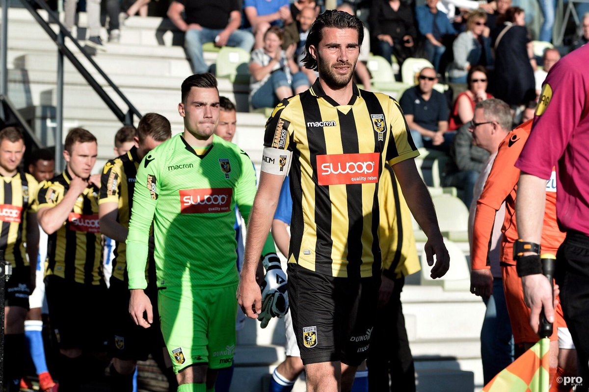 MijnVitesse's tweet photo. ⚽️| Jong #Vitesse maakt zich op voor de mogelijke kampioenswedstrijd vs @blauwgeel38!🏆🔥 Lees de voorbeschouwing via ➡️ https://t.co/ncDMKIb9LV https://t.co/xEFUIFKEBa