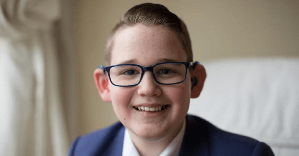 phonak's tweet photo. This deaf teen will be going to the royal wedding tomorrow!
https://t.co/F1zGyW6A8W https://t.co/DQttci1zBh