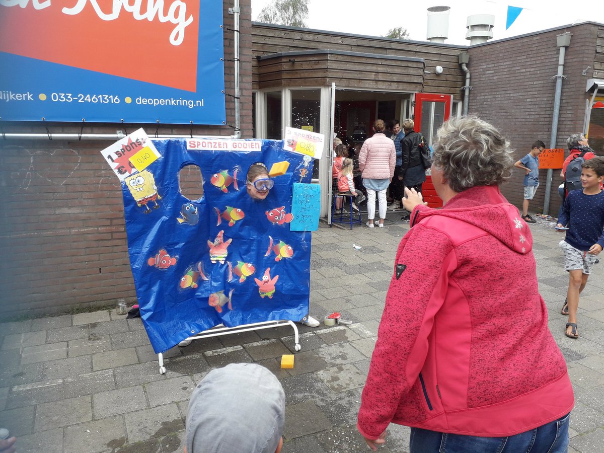hldijksterhuis's tweet photo. Crowdfunding voor het nieuwe schoolplein van @deopenkring. De juffen moeten er wat voor over hebben. #welkominhetonderwijs https://t.co/8H4AUuVO0U