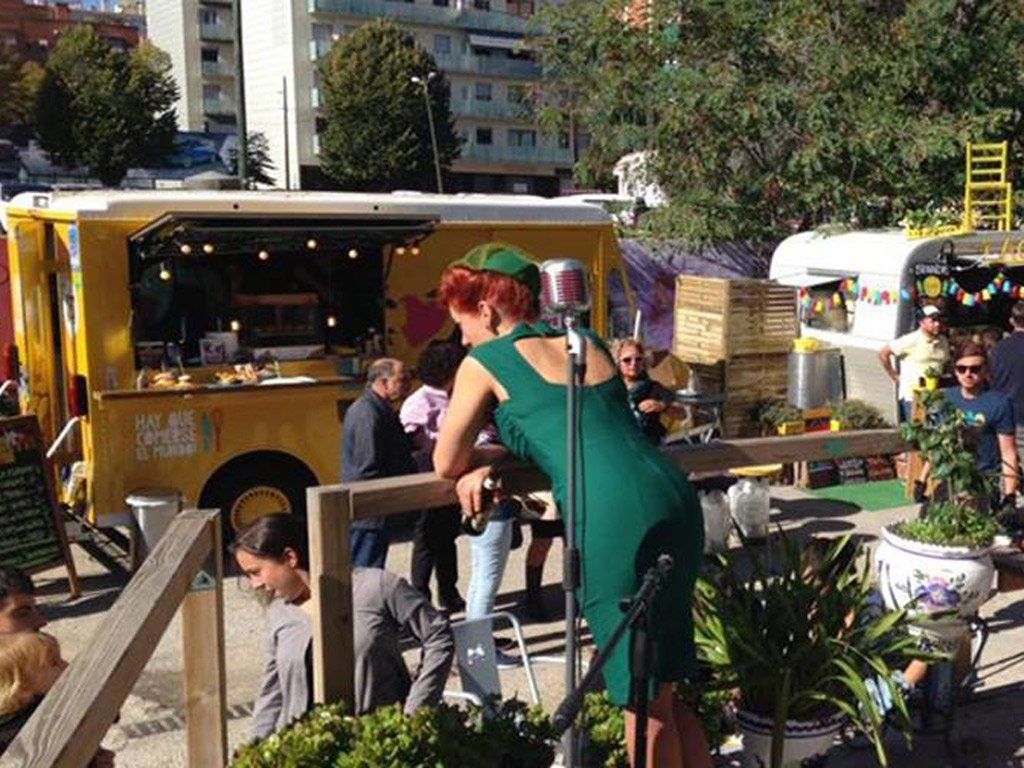 bebiketours's tweet photo. Barcelona Vintage Market in Sant Andreu. Check the calendar! https://t.co/aCUXnYoOPu #VisitBarcelona #vintagestyle #vintageclothing #markets #secondhand #Activities #weekend https://t.co/IqbmgElDTw