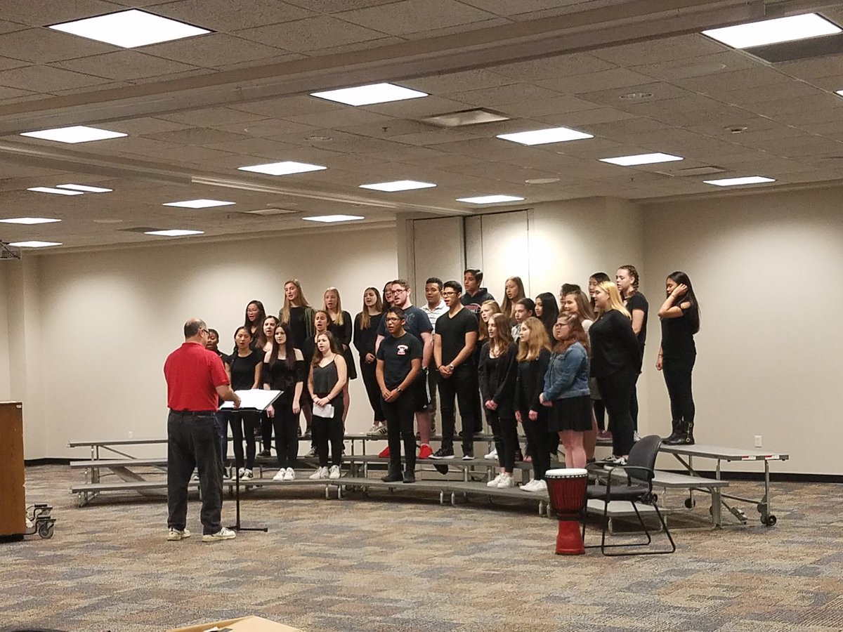 apacciani's tweet photo. #EJSHS at Teen Arts #singcavos #cavonation #gocavos https://t.co/2cT4Vzrluj