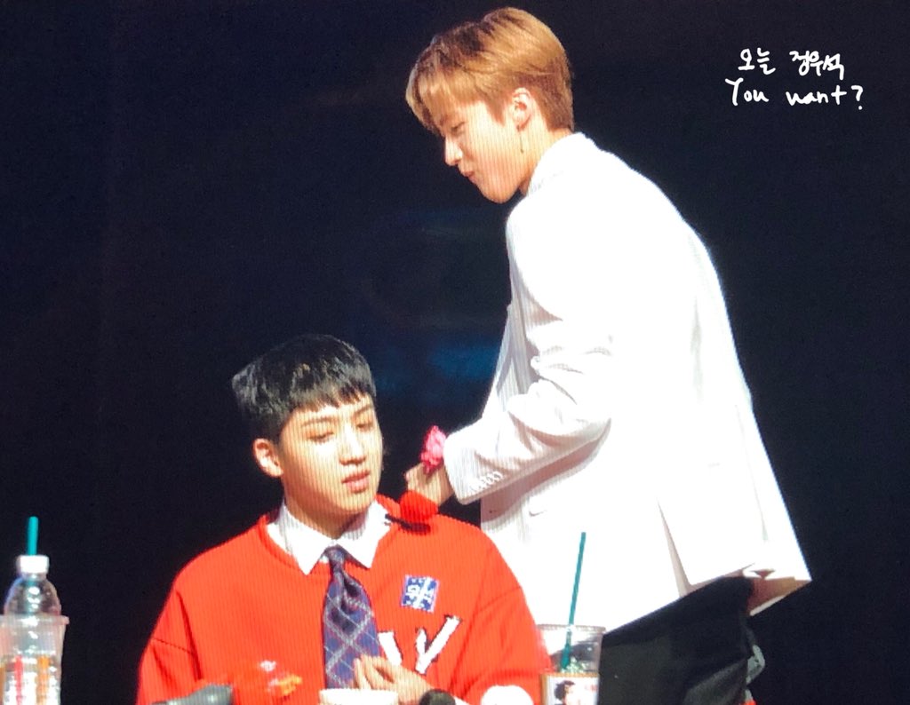 MFALL0131's tweet photo. 180518 강남 팬싸

#PENTAGON #펜타곤 
#우석 #정우석 #WOOSEOK #옌안 #YANAN @CUBE_PTG https://t.co/qzj9kMxj8M