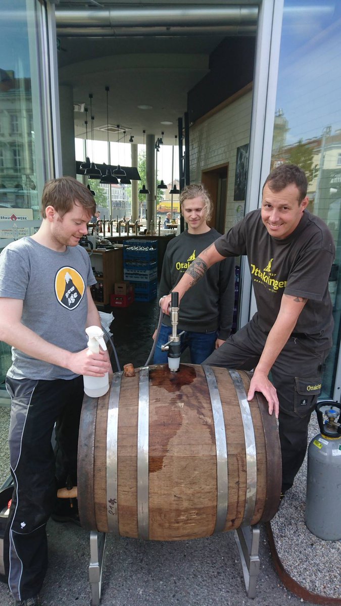 BrewAgeAustria's tweet photo. Checking some fresh barrels for our collab with @brauwerkwien ! 🍻#timeforgoodbeer #barrelagedbeer #farthofer #weingutstiftklosterneuburg https://t.co/KW3PqYNEAo